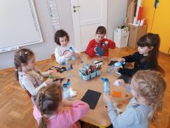 Wykonujemy pingwinki z butelki