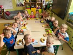 ilustracja do wpisu 
Robimy sałatkę owocową