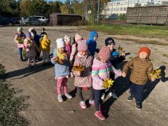 ilustracja do wpisu 
Na spacerze liście zbieramy, pracę plastyczną wykonamy